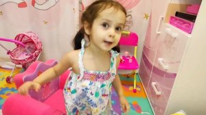 ДЕЛАЕМ КРОВАТКУ ДЛЯ КУКЛЫ. ПОКУПАЕМ ДЕТСКУЮ КОЛЯСКУ В МАГАЗИНЕ.