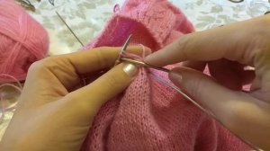 Джемпер - свитер  женский спицами  2 часть процесс  вязания .