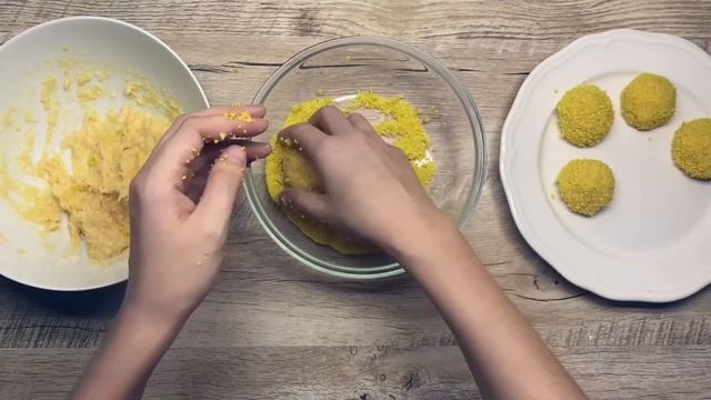 СЫРНЫЕ ШАРИКИ ВО ФРИТЮРЕ? Горячая закуска в панировке к пиву, просто, быстро, вкусно