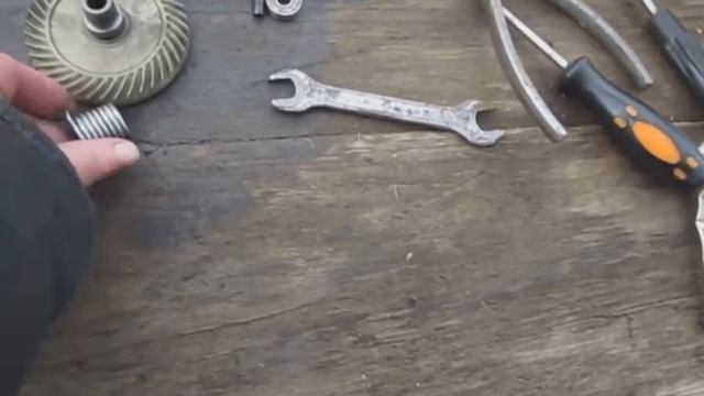 ремонт электропилы Чемпион своими силами , замена пружины сцепления на самодельную. смотреть онлайн