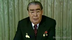 Брежнев поздравляет детей