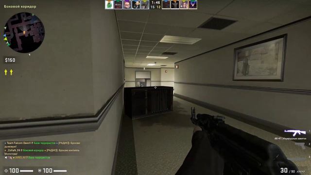 Киберспортсмен играет ММ в Counter-Strike: Global Offensive