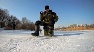 Зимняя блесна КТ36. Как окунь бросался на блесну. Ловля окуня со льда.