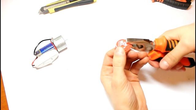 КАК СДЕЛАТЬ МИНИ БОЛГАРКУ СВОИМИ РУКАМИ / HOW TO MAKE A MINI-GRINDER WITH HIS HANDS смотреть онлайн