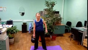 Зарядка, упражнение с гирей 16 кг для всего тела.