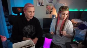 Акулич делает МАКИЯЖ для Жожо