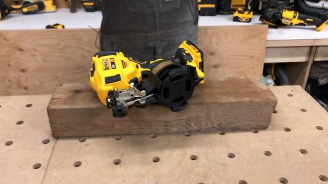NEW! Cordless Dewalt Roofing Nailer review, DCN45RND1 20v смотреть онлайн