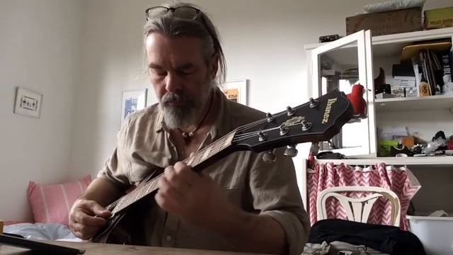 Some "WeirdAssWednesday" tremolo loopin' on the Ibanez Artcore. смотреть онлайн