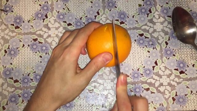 Как почистить апельсин, при помощи ложки и ножа смотреть онлайн