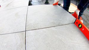 Монтаж фальшпола из керамической плитки, Керамогранит! Плитка без раствора! #работа #керамогранит