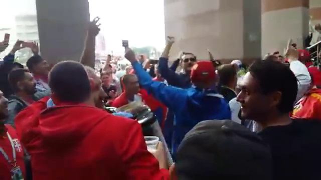 Болельщики поют на площади "Катюшу" смотреть онлайн