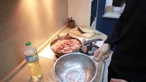 Как приготовить вкусные креветки на сковородке