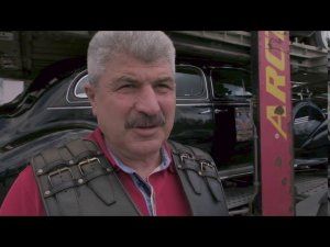 Ночные Волки Дикая Дивизия везут ретро-автомобили в Севастополь