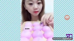 Что Японки творят!? 😊 едят лёд =0=