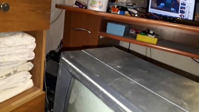 Обзор старого маленького телевизора UFON31TB (мусорное видео) смотреть онлайн