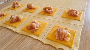 Добавляю сыр каждый раз, будет ещё вкуснее. Простой рецепт слоенного тесто и сочные самсы.