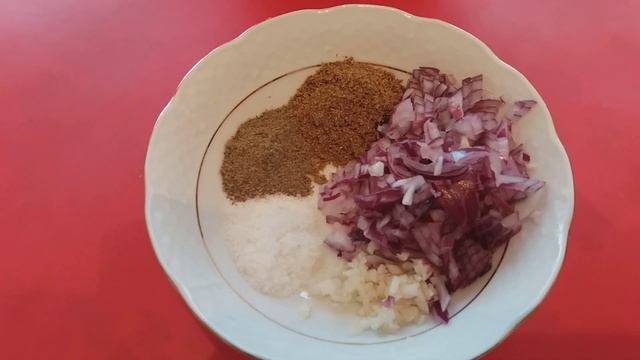 ЕЖИКИ ИЗ СВИНО-ГОВЯЖЬЕГО ФАРША С ПШЕНКОЙ И КАПУСТОЙ/Видео № 853 смотреть онлайн