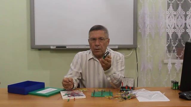 Петр Петрович Головин - Описание обучающих комплектов по электродинамике