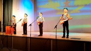 КИНЕШЕМСКИЕ ДЕТИ ИСПОЛНИЛИ ПЕСНЮ ДЕСАНТНИКОВ «СИНЕВА»