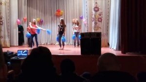 Крутой танец под песню на большом воздушном шаре ?????
