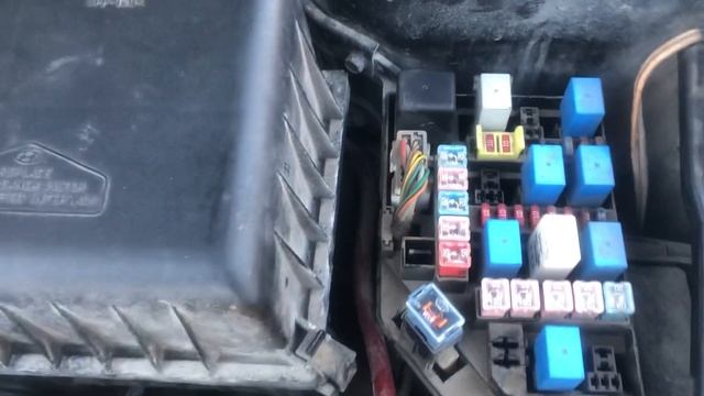 1 из причин по которой не работают часы,плафон,магнитола,фонари на автомобиле Hyundai Accent смотреть онлайн