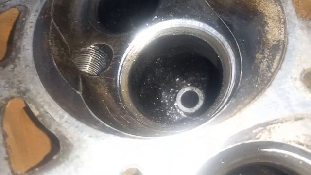 Разборка и ремонт двигателя, замена клапанов и направляющих Ока 11113 (часть 2) смотреть онлайн