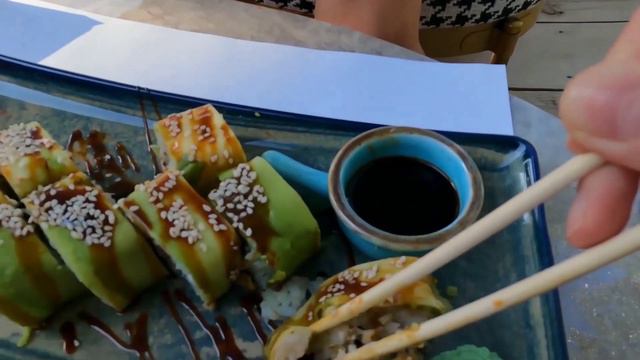 Дина пробует суши! Понравились или нет? смотреть онлайн