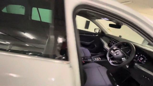 2021 Skoda Octavia Ambition walkaround смотреть онлайн