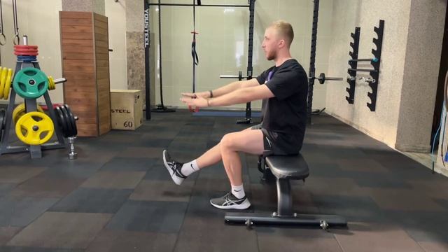 Приседания «пистолетиком» на скамью (эксцентрика) смотреть онлайн
