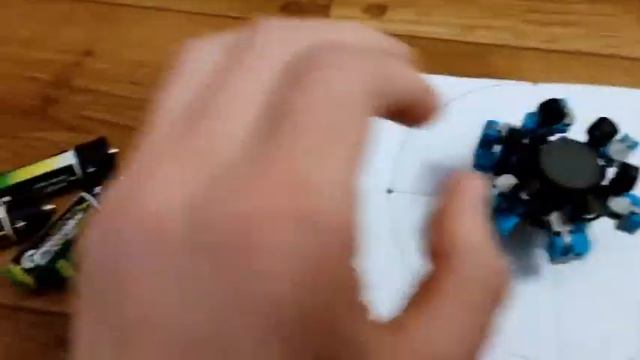 #я создал бесконечный двигатель из спинера, четырех пальчиковых батареек,магнита и листа смотреть онлайн