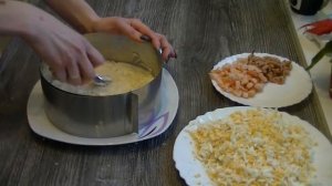 Салат с креветками и красной икрой!