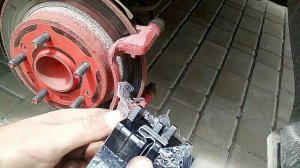 ЗАМЕНА задних тормозных колодок на HYUNDAI ELANTRA MD ??