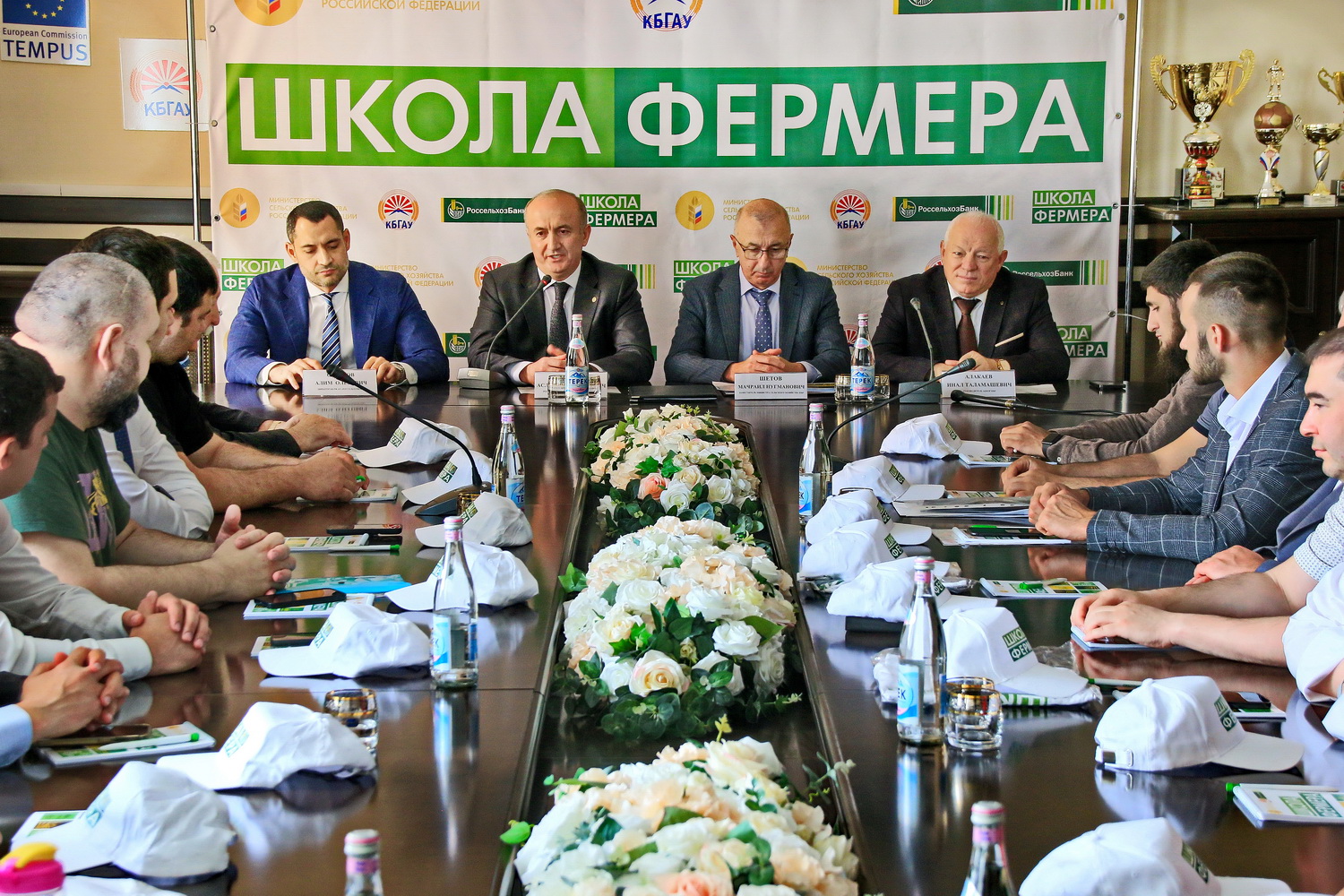 Открытие школы фермера