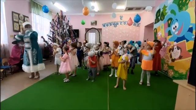 Новогодний утренник.mp4 смотреть онлайн