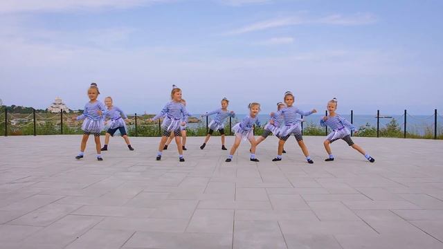 Танцы. На палубе матросы смотреть онлайн