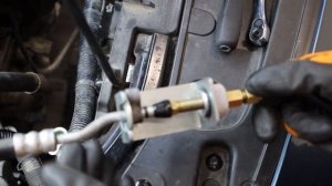 Replacing the condenser, radiator and fan Mazda 6 III GJ