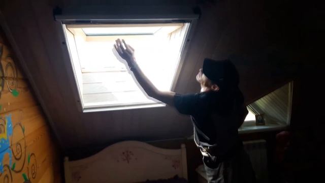 Рулонная солнцезащитная система на мансардном окне. Наш выполненный объект смотреть онлайн