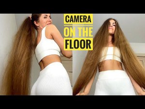 Long hair Camera on the floor / preview