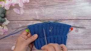 Детская манишка спицами. Утепляем наших деток! Подробное описание процесса вязания.