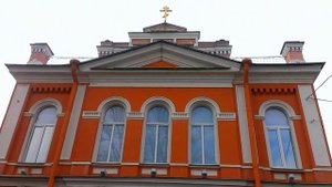 В храмах Колпино проходит освящение яиц и куличей