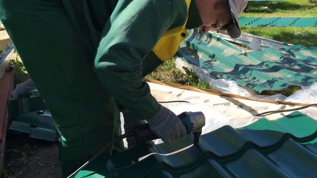 Резка металлочерепицы просечными ножницами смотреть онлайн