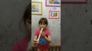 Первые шаги игры на блок-флейте Ангелины