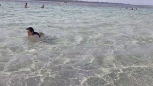 swimming with my long leg cast/long leg knee immobilizer #legfracture 🏝️🏝️🏝️🥰🥰😱😱👣