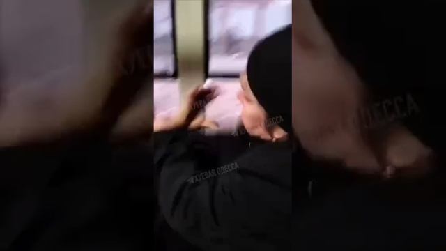 Дедушка, видимо накипело у него, прямо в автобусе высказал всё, что думает и про рейх, и про войну.