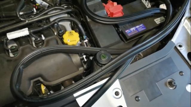 Установка дополнительного уплотнителя под капот Лада Х-РЕЙ смотреть онлайн