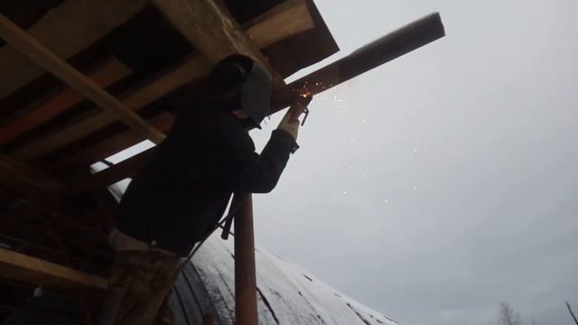 Делаем ангар, сварочные работы.