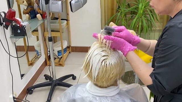 Из 7.3 (золотистый блонд) в платиновый блонд 10.1 Обесцвечивание коричневых волос в блонд смотреть онлайн