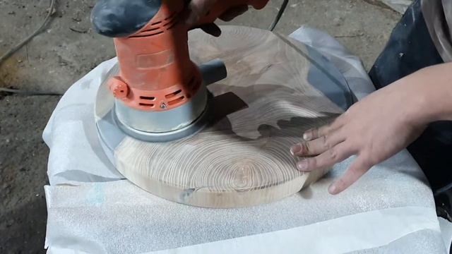 часы из дерева и эпоксидной смолы