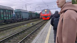 Пригородный поезд №6368, сообщением Кандалакша -Мурманск,прибывает на станцию Апатиты! 7.10.2023г.!
