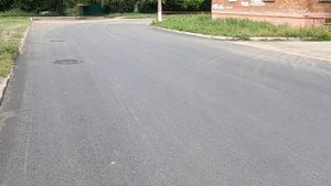 Отрадный ул. Гагарина. почему люки рифленые.